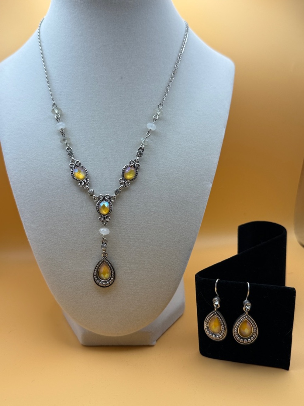 Avon Necklace and Earrings